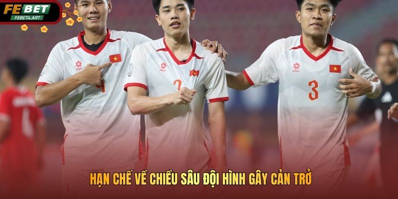 Hạn chế về chiều sâu đội hình gây cản trở